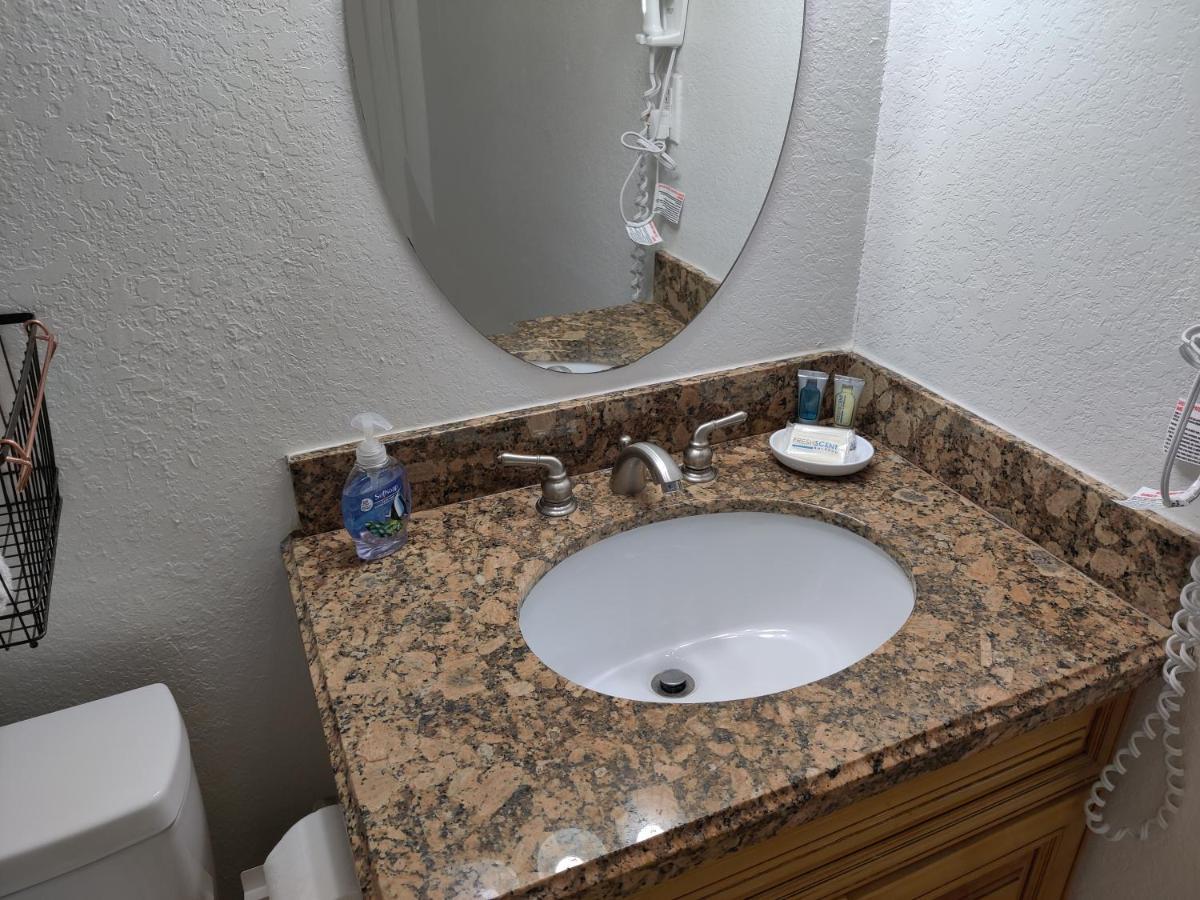 Centauri Vacation Rentals Beautiful 2-Bedroom Condo, Near All Orlando Attractions, Free Parking & Wi-Fi, King Bed Екстер'єр фото