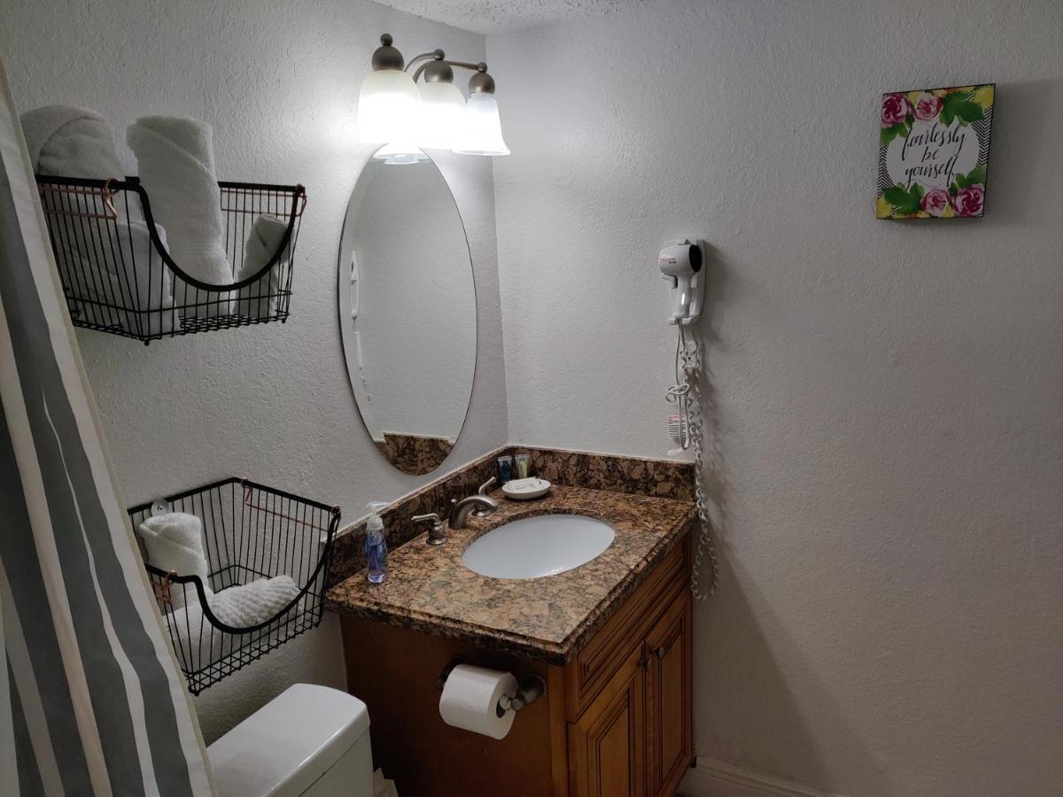 Centauri Vacation Rentals Beautiful 2-Bedroom Condo, Near All Orlando Attractions, Free Parking & Wi-Fi, King Bed Екстер'єр фото